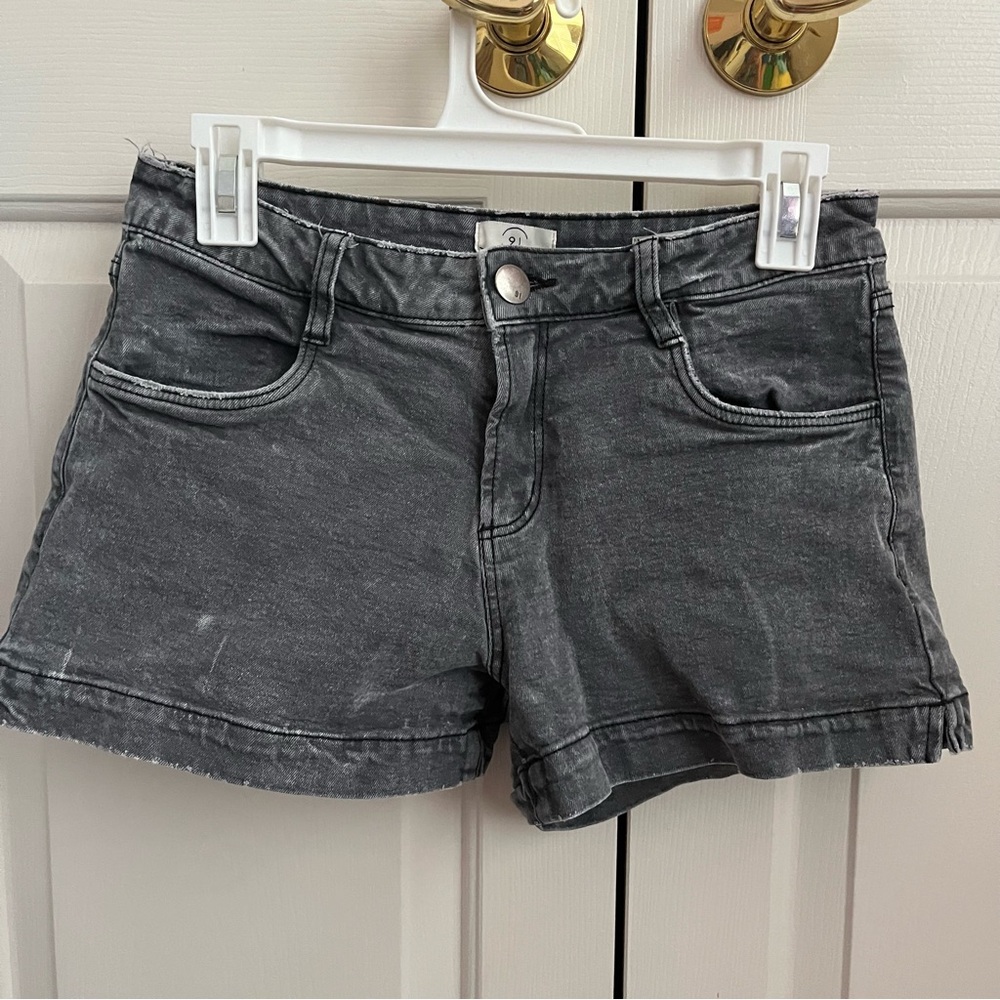 Cotton On Gray Distressed-Wash Jean Shorts Size 6